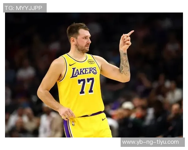 东契奇与里夫斯联手发威勇士油漆区内线防守漏洞显著 东契奇与里夫斯联手发威勇士油漆区内线防守漏洞显著